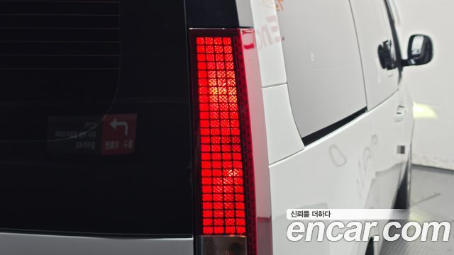 Hyundai Staria 2023 — photo 9