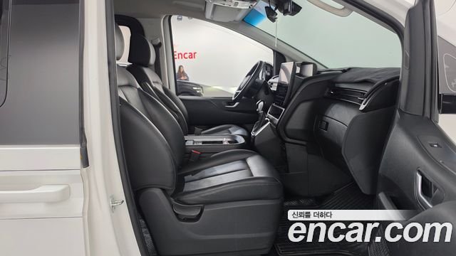 Hyundai Staria 2023 — photo 16
