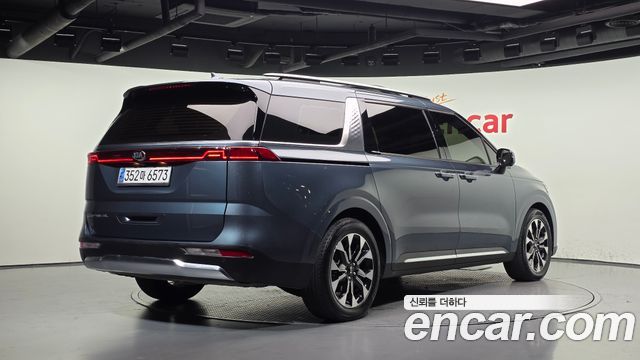 Kia Canival 2021 — photo 2