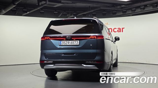 Kia Canival 2021 — photo 4