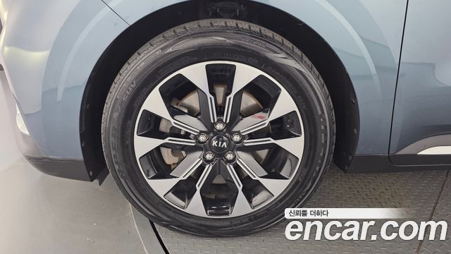 Kia Canival 2021 — photo 5