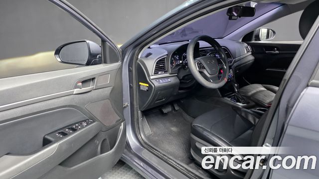 Hyundai AVANTE 2016 — photo 13