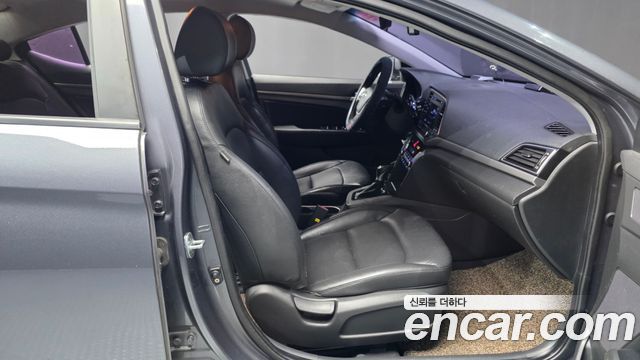 Hyundai AVANTE 2016 — photo 17