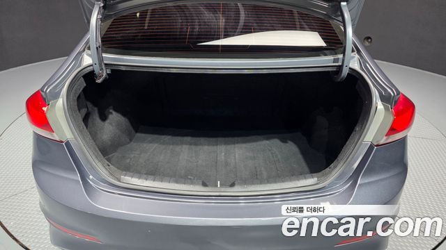 Hyundai AVANTE 2016 — photo 26