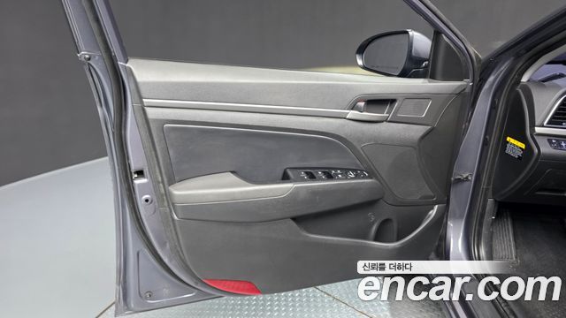 Hyundai AVANTE 2016 — photo 14