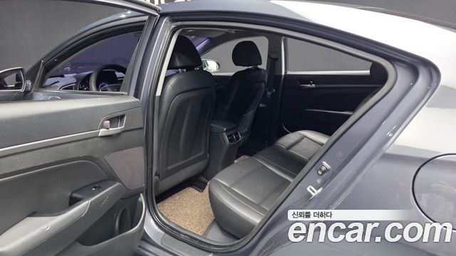 Hyundai AVANTE 2016 — photo 16
