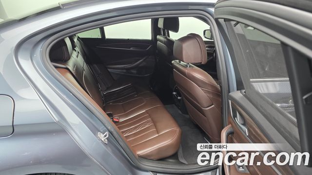 BMW 5-Series 2018 — photo 12