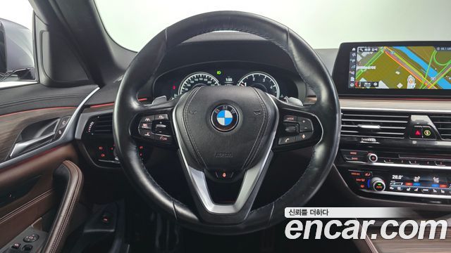 BMW 5-Series 2018 — photo 13