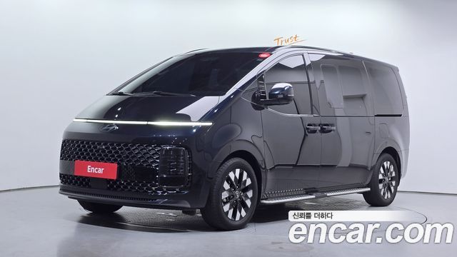 Hyundai Staria 2025 — photo 1