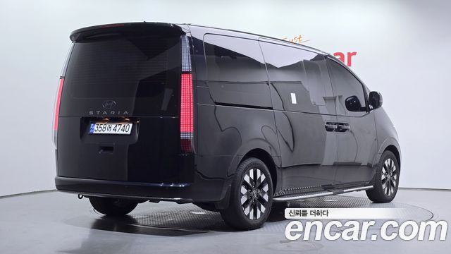 Hyundai Staria 2025 — photo 2