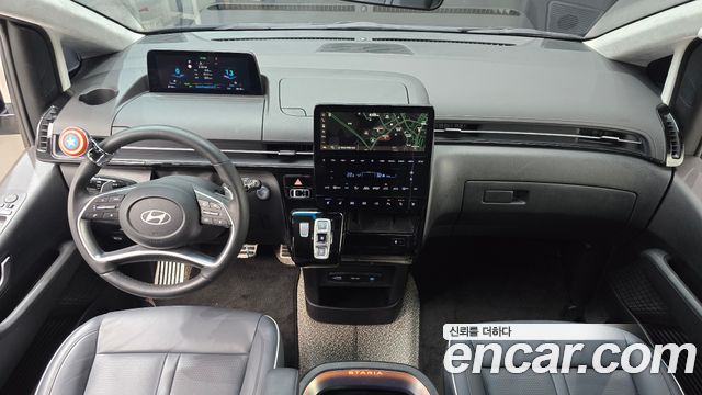 Hyundai Staria 2025 — photo 10