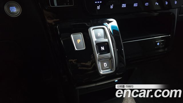 Hyundai Staria 2025 — photo 12
