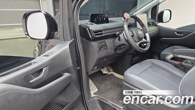 Hyundai Staria 2025 — photo 13