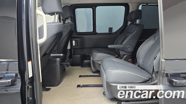 Hyundai Staria 2025 — photo 17