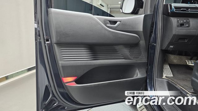Hyundai Staria 2025 — photo 14
