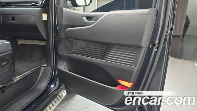 Hyundai Staria 2025 — photo 15