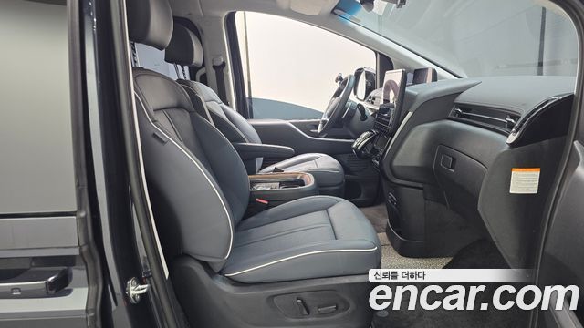 Hyundai Staria 2025 — photo 16