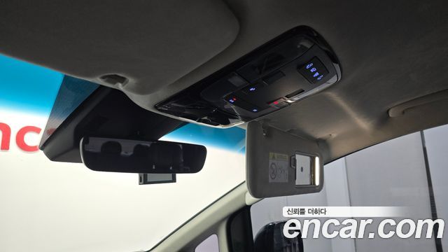 Hyundai Staria 2025 — photo 30