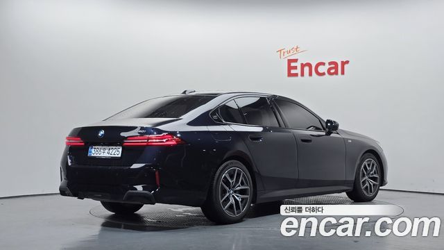 BMW 5-Series 2025 — photo 2