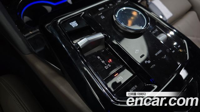 BMW 5-Series 2025 — photo 12