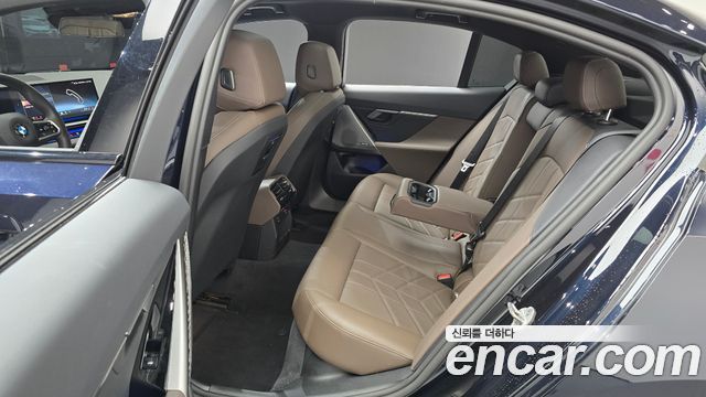 BMW 5-Series 2025 — photo 18