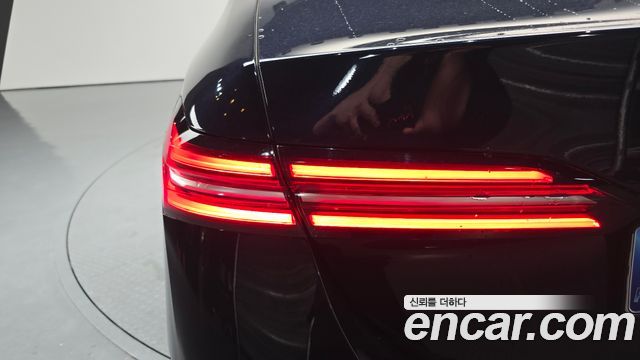 BMW 5-Series 2025 — photo 9