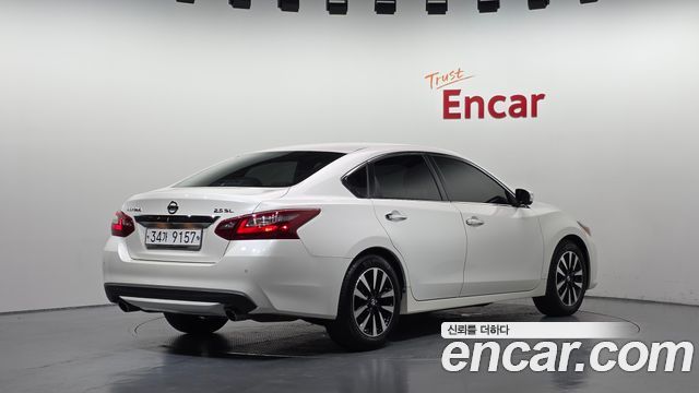 Nissan Altima 2018 — photo 2