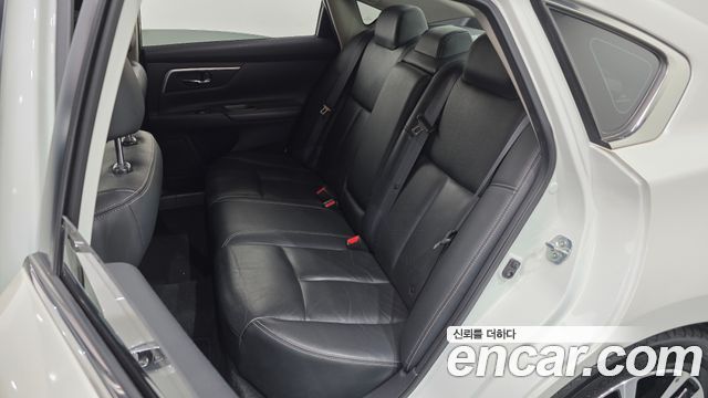 Nissan Altima 2018 — photo 11