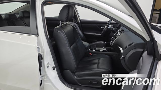 Nissan Altima 2018 — photo 12