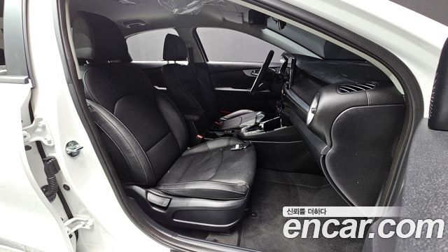 Kia K3 2022 — photo 16