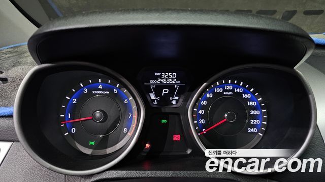 Hyundai AVANTE 2011 — photo 8