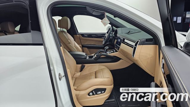 Porsche Cayenne 2020 — photo 17