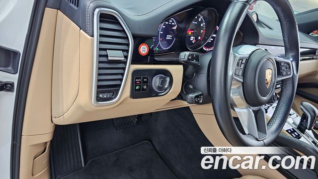 Porsche Cayenne 2020 — photo 22