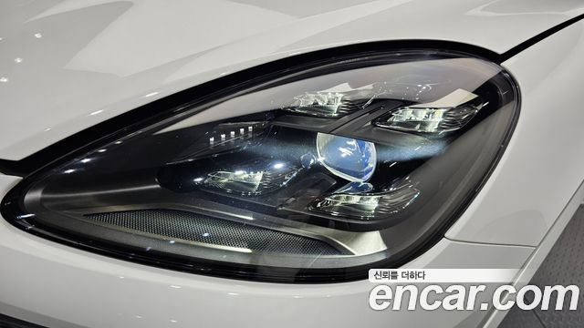 Porsche Cayenne 2020 — photo 8