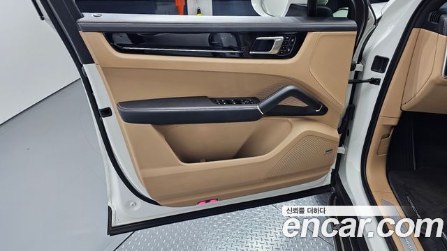 Porsche Cayenne 2020 — photo 14