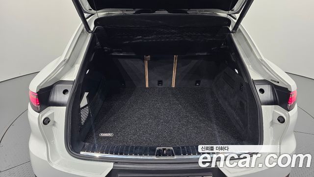 Porsche Cayenne 2020 — photo 31