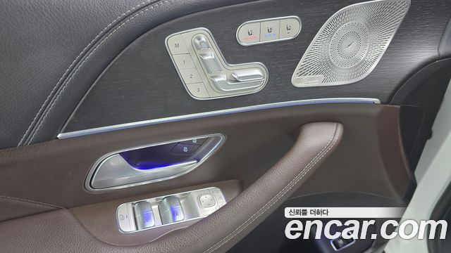 Mercedes-Benz GLS-Class 2022 — photo 28