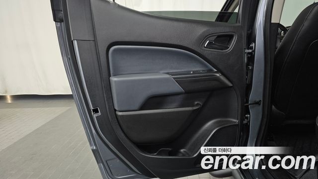 Chevrolet Korea Colorado 2022 — photo 15