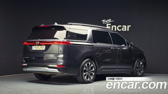 Kia Canival 2021 — photo 2