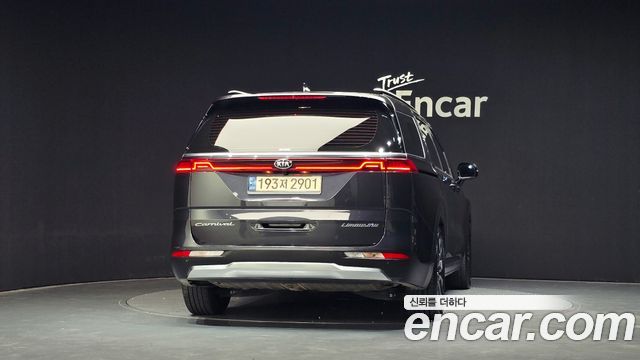 Kia Canival 2021 — photo 4