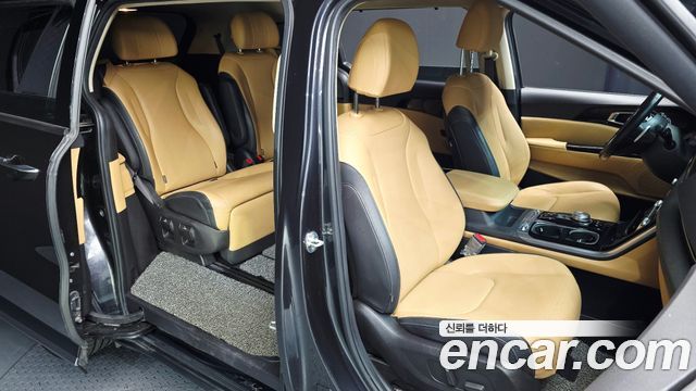 Kia Canival 2021 — photo 18