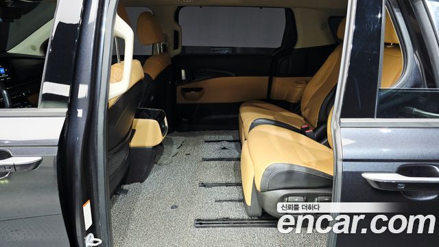 Kia Canival 2021 — photo 20