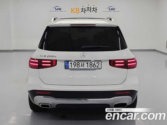 Mercedes-Benz GLB-Class 2024 — photo 3