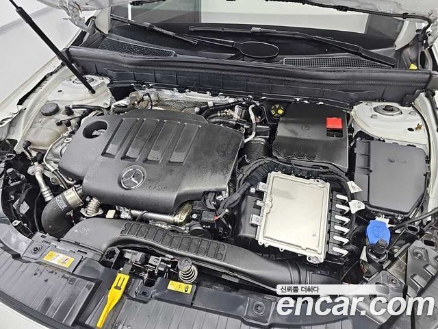 Mercedes-Benz GLB-Class 2024 — photo 5
