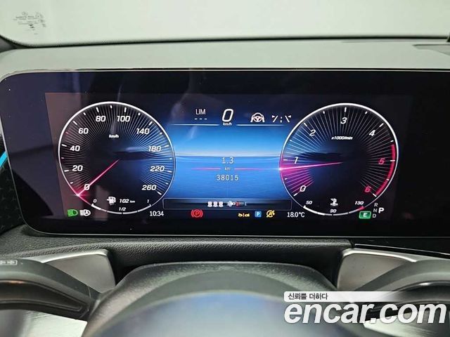 Mercedes-Benz GLB-Class 2024 — photo 6