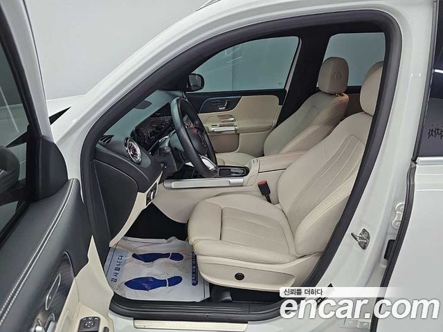 Mercedes-Benz GLB-Class 2024 — photo 11