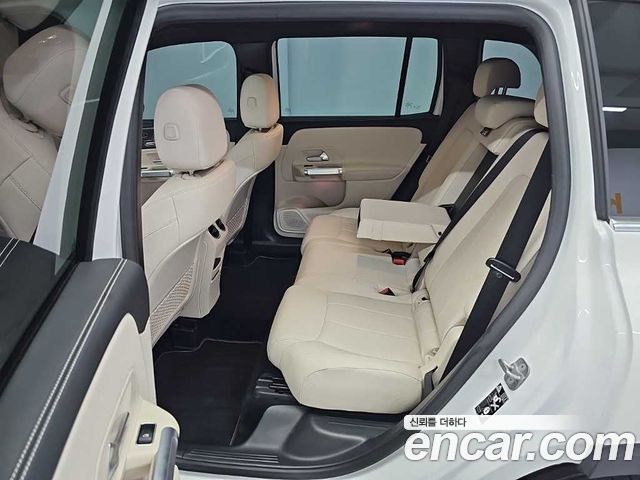 Mercedes-Benz GLB-Class 2024 — photo 12