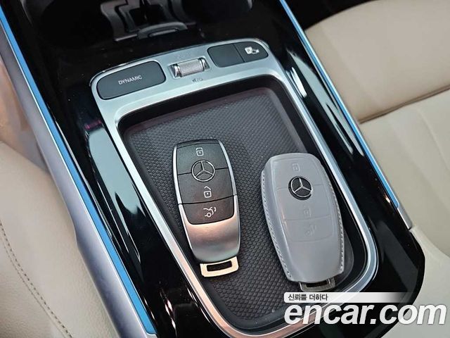 Mercedes-Benz GLB-Class 2024 — photo 16