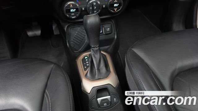 Jeep Renegade 2017 — photo 12