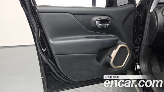 Jeep Renegade 2017 — photo 14